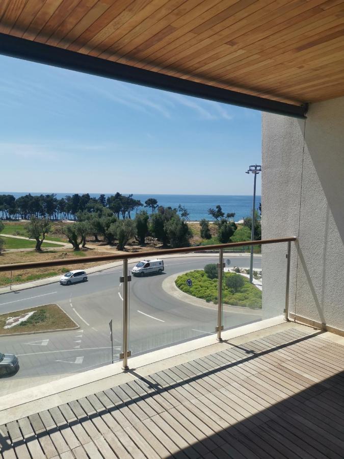 New Luxury Apartments Bar Exterior photo
