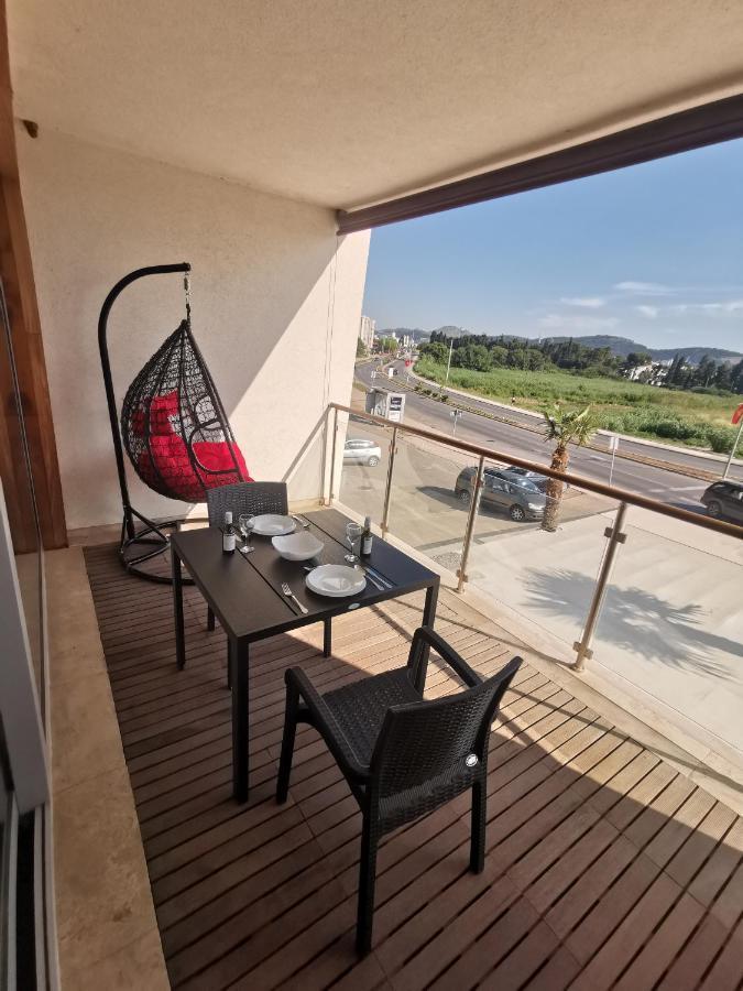 New Luxury Apartments Bar Exterior photo